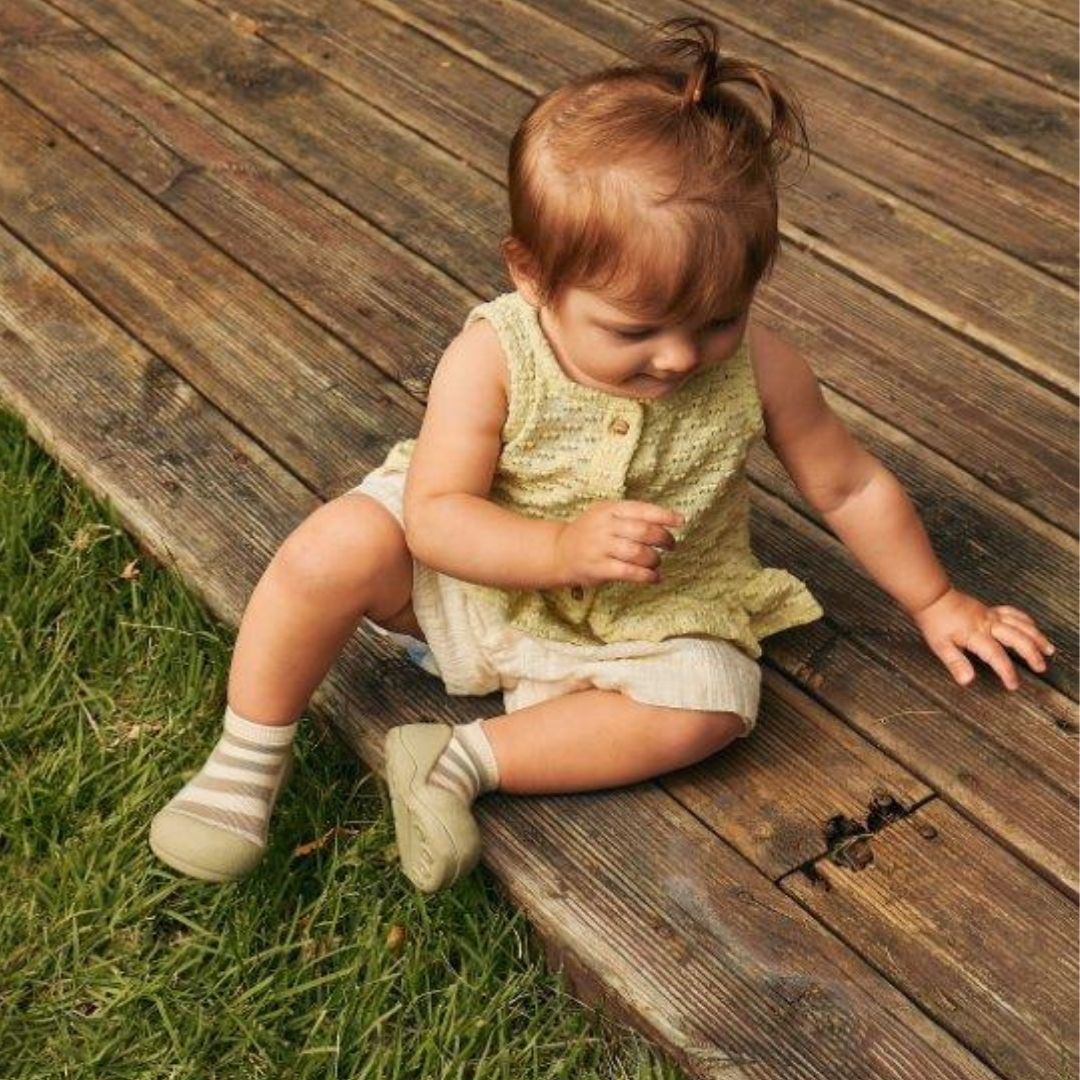 Attipas Stripe Olive barefoot obuća za bebe